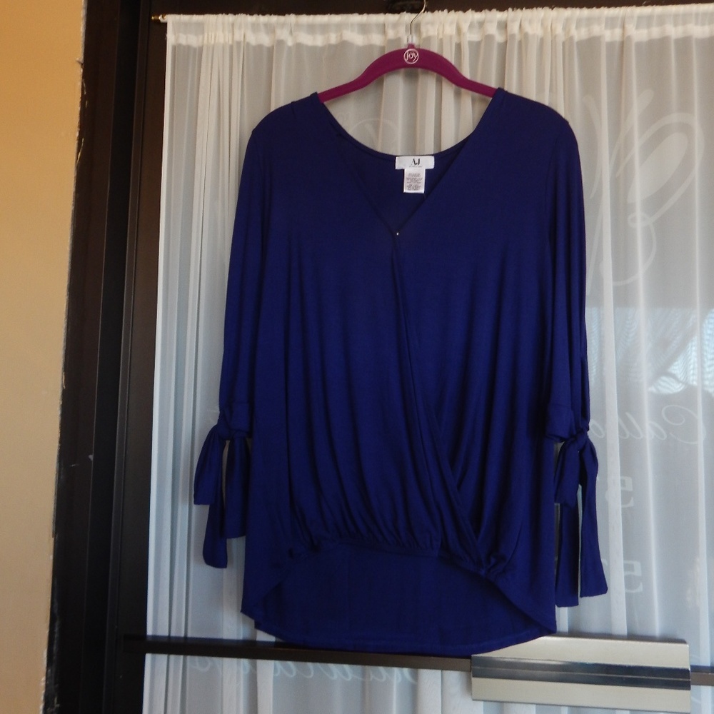 NWT AJ Sedona ¾ Sleeve Navy Wrap Blouse - Picture 1 of 3